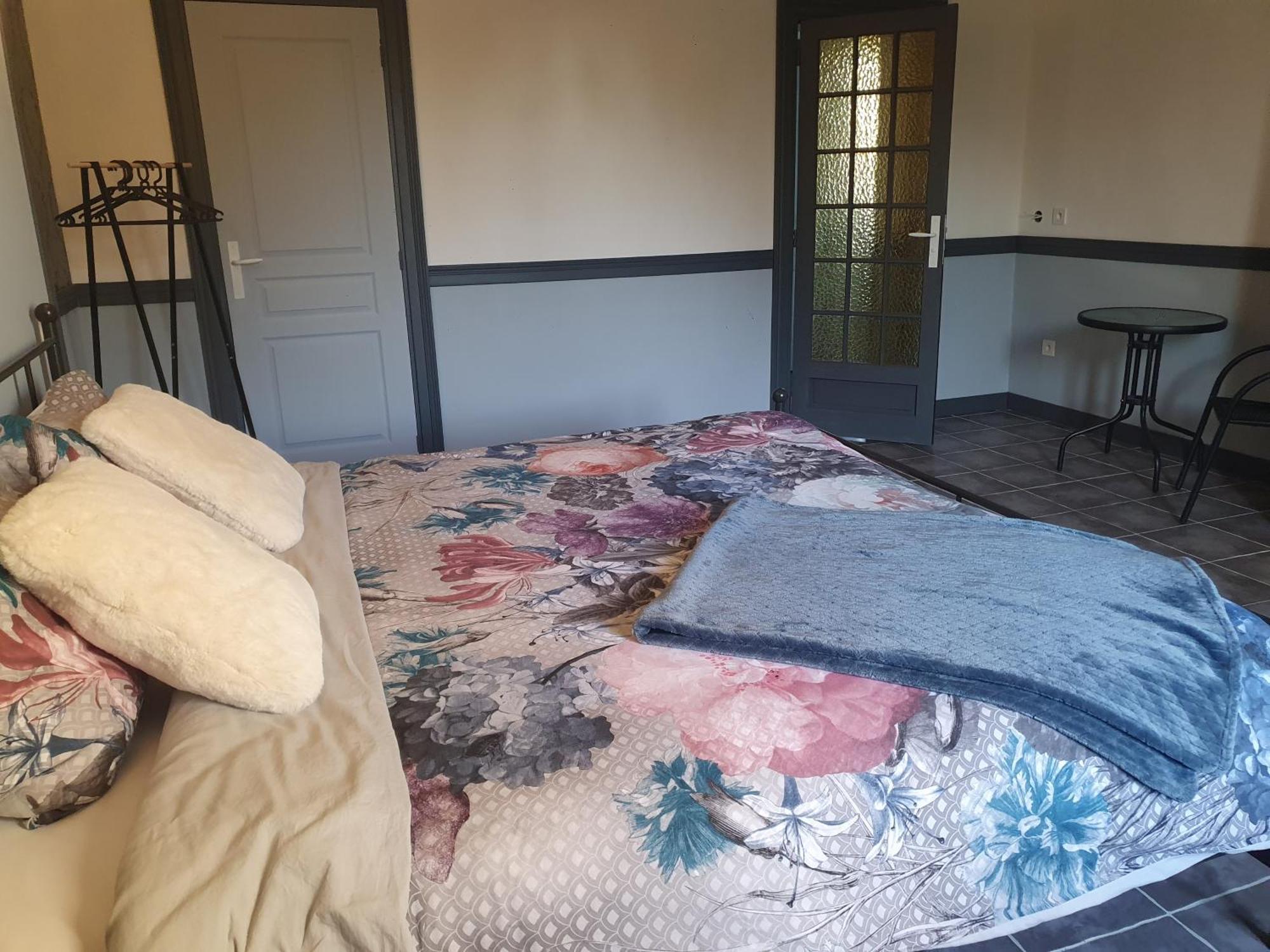 Au Petit Paradis Sainte-Gauburge-Sainte-Colombe Zimmer foto